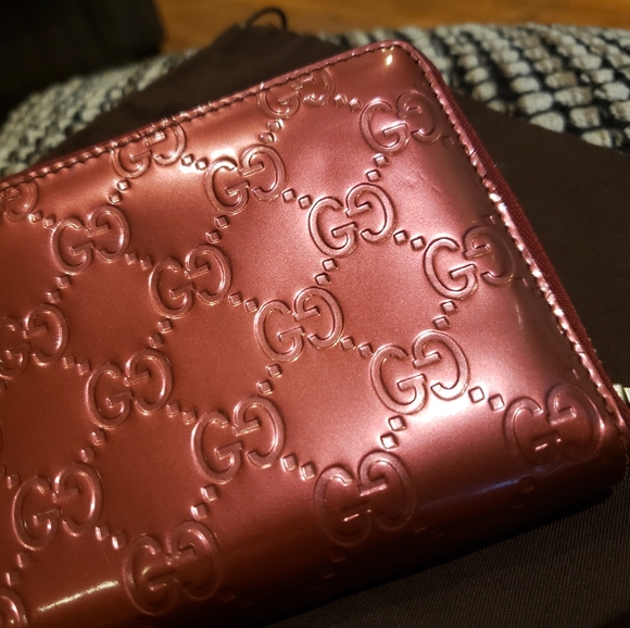 Gucci - Metallic Guccissima Heart logo zip around - Picture 5 of 7